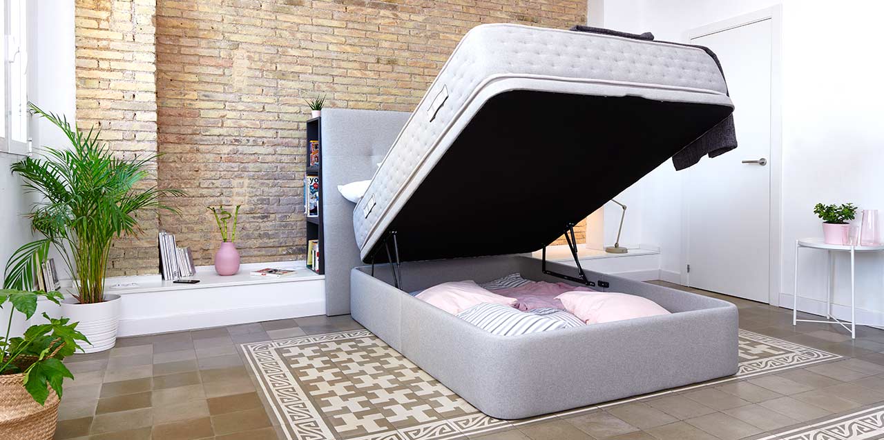 cama com sommier rebatível revestido cinza