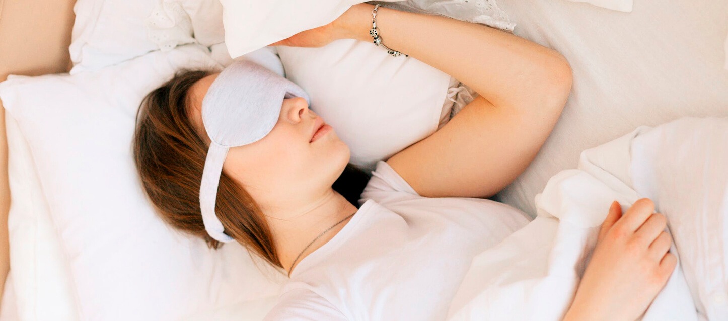 Dormir com máscara de olhos, é bom ou mau?
