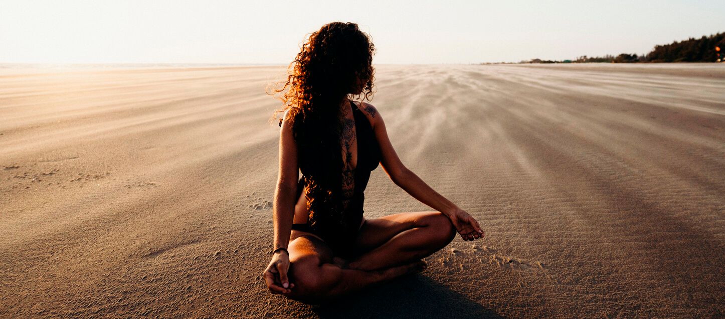 Meditar antes de dormir: 7 benefícios, e como o fazer